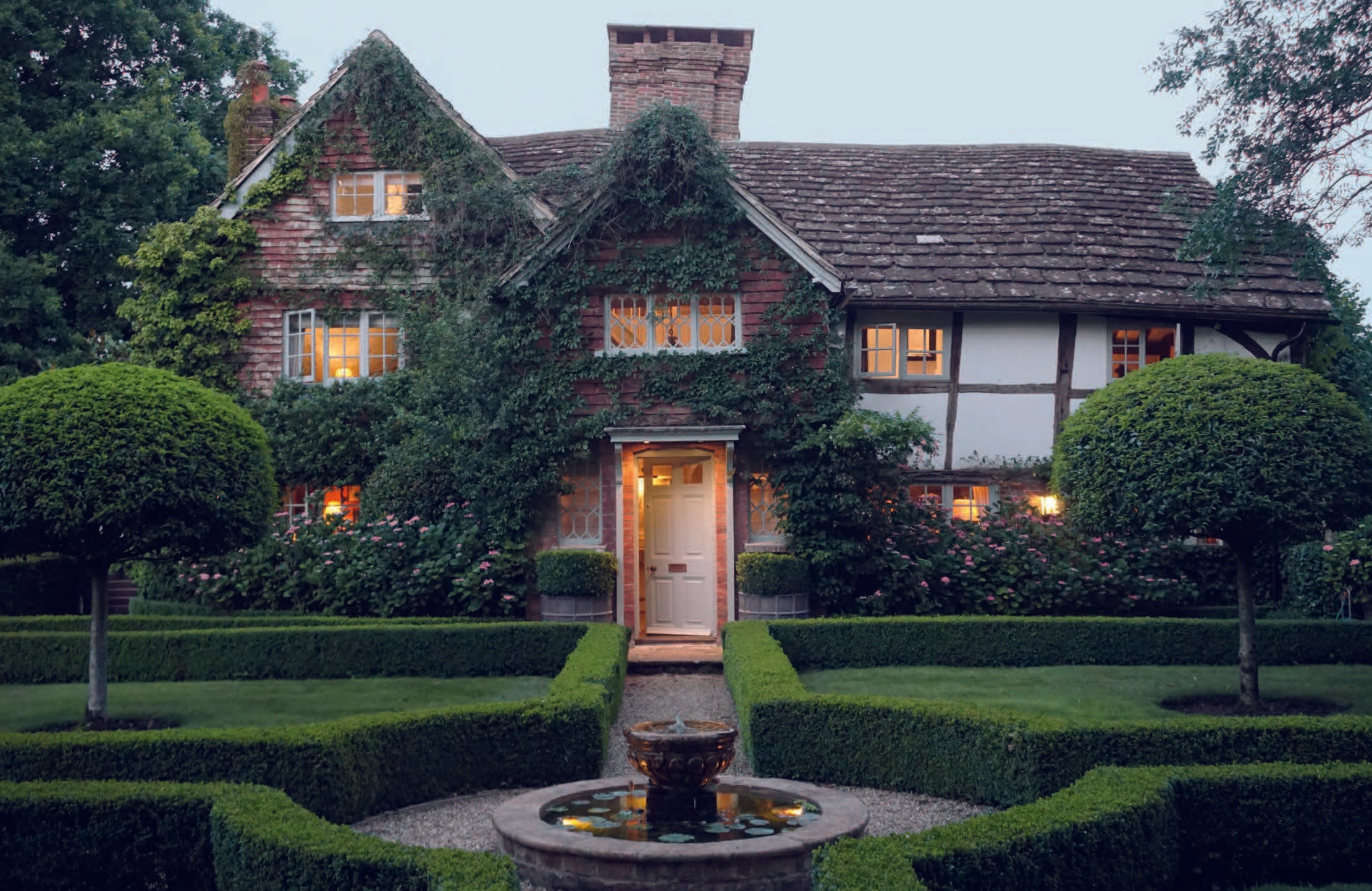 An Entertaining Life: Designing Town and Country