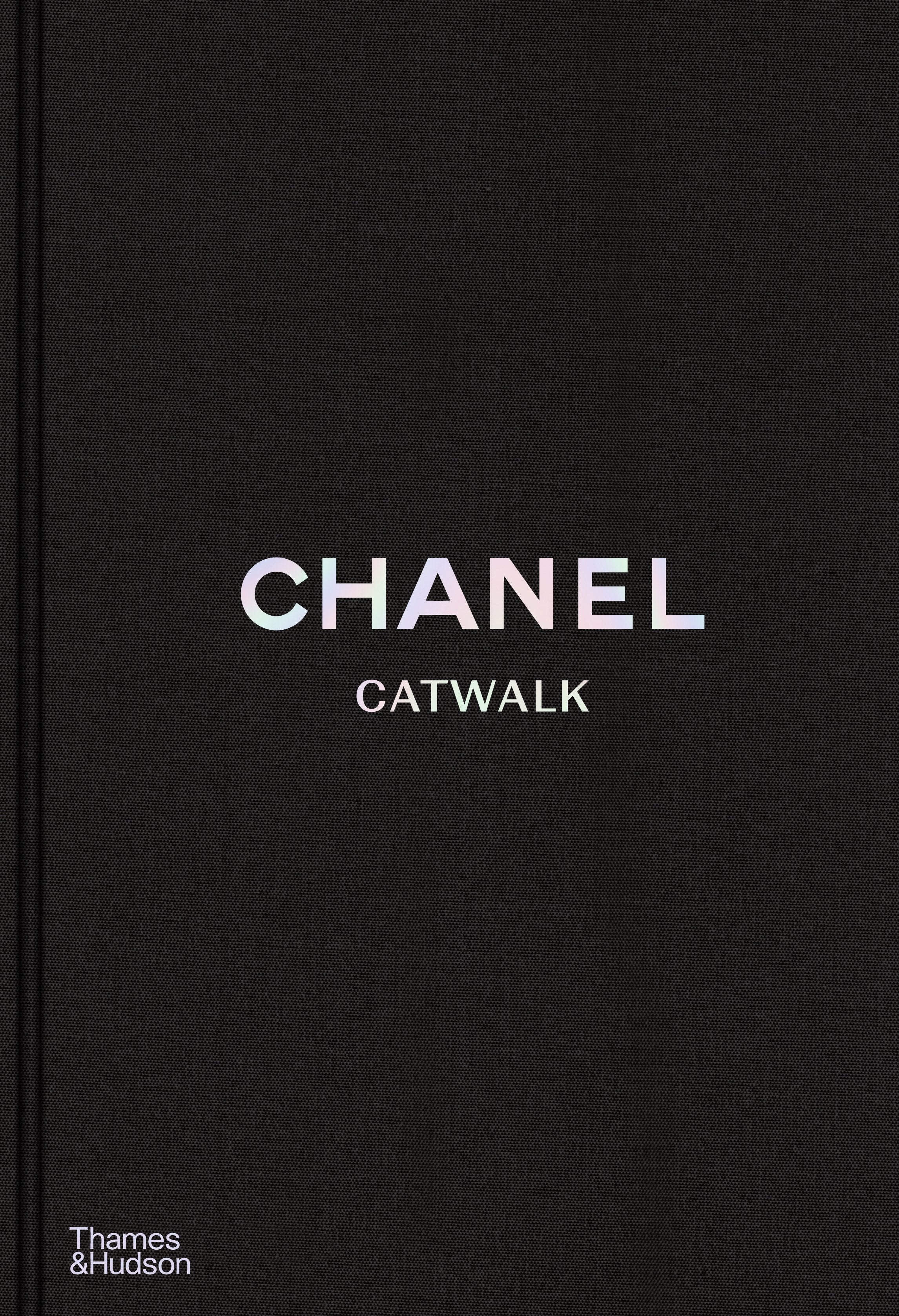 Chanel fashion show  Catwalk design, Glamorous chic life, Chanel fashion  show