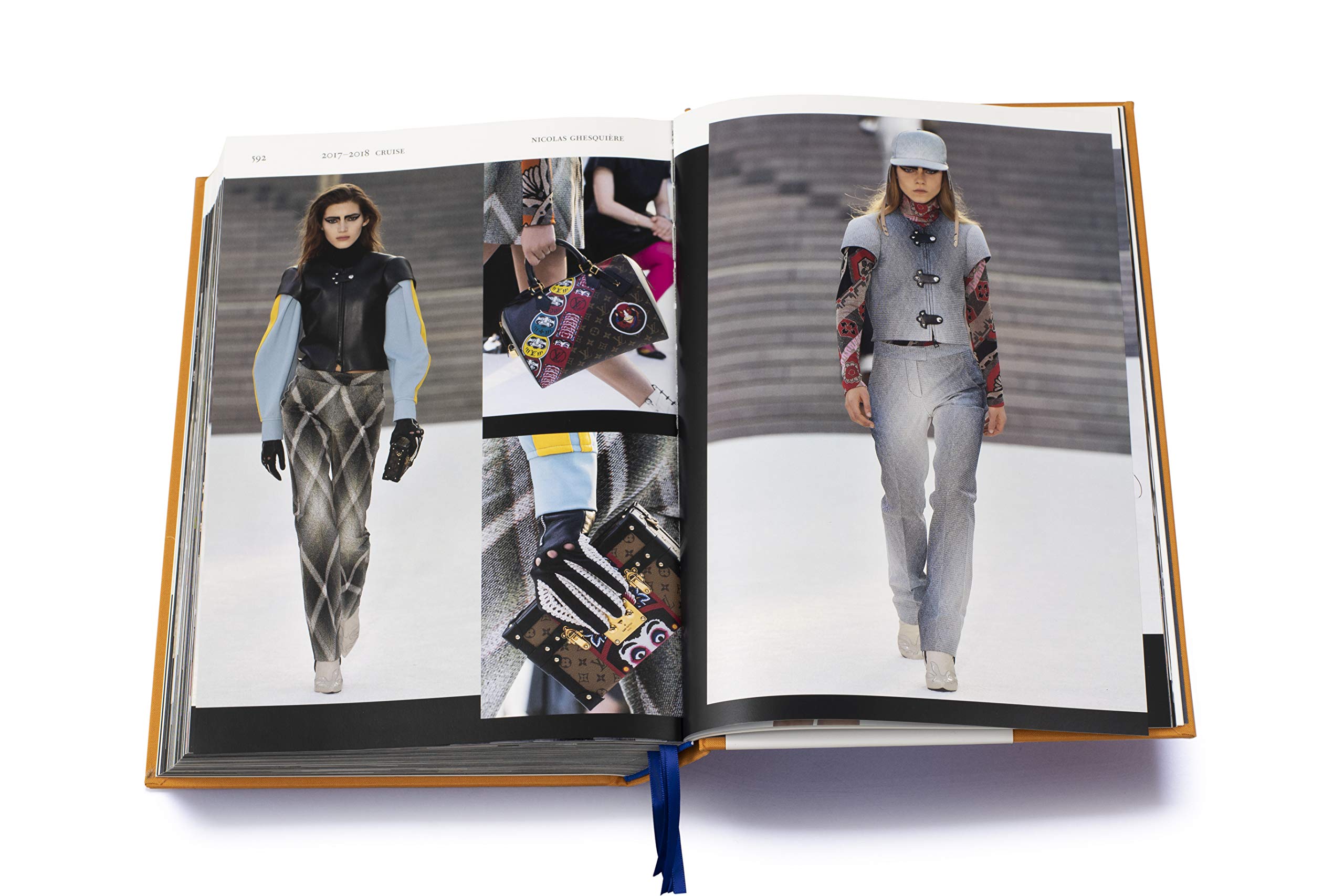 LOUIS VUITTON CATWALK BOOK - THE COMPLETE FASHION COLLECTIONS 